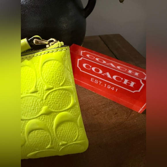 Coach Signature Neon Green Wristlet - Picture 6 of 8